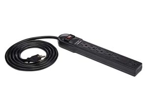 Amazon Basics 6-Outlet Surge Protector Power Strip ، 6 أقدام طويلة الحبل ، 790 جول - أسود