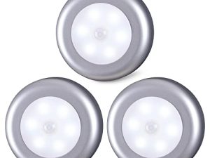 STAR-SPANGLED Motion Sensor Lights في الأماكن المغلقة ، عصا CRI عالية على أضواء Stair Puck تعمل بالبطارية ، مصباح LED ليلي لتحت الخزانة ، المدخل ، السلم ، الخزانة ، المطبخ (فضي ، أبيض بارد ، 3 عبوات)
