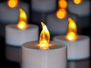 كاندليوم شموع تعمل بالبطارية ، مجموعة من 24 مصباح شاي LED عديمة اللهب 200 ساعة من الشموع المزيفة الوامضة لتزيين المنزل لحفلات الزفاف الجميلة (24 عبوة صفراء دافئة)