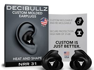 Decibullz - سدادات أذن مصبوبة مخصصة ، أعلى NRR 31 ديسيبل ، حماية مريحة للسمع للتصوير والسفر والسباحة والعمل والحفلات الموسيقية (أسود)
