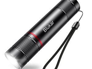 Blukar Flashlight Rechargeable ، 2000L High Lumens Tactical Flashlight ، مصباح فلاش LED صغير فائق السطوع قابل للزووم ، سطوع قابل للتعديل ، يدوم طويلاً للتخييم ، في الهواء الطلق ، هدايا الكريسماس للرجال والنساء