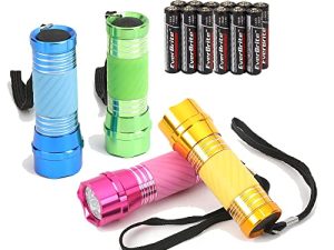 EverBrite 4-Pack Mini LED Aluminum Flashlight Party Favors ألوان متنوعة لمستلزمات الأعاصير مع مقبض يتوهج في الظلام